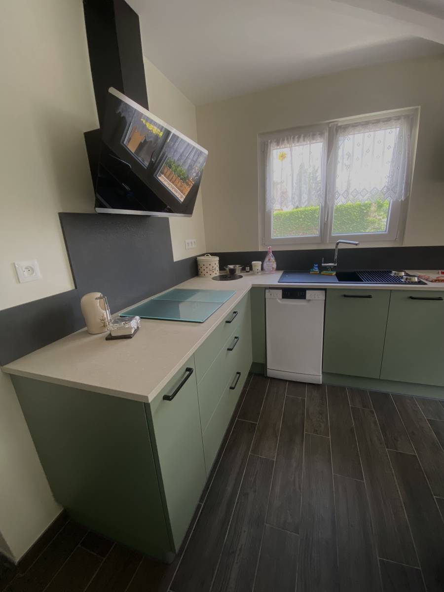 Cuisine vert céladon proche de bordeaux