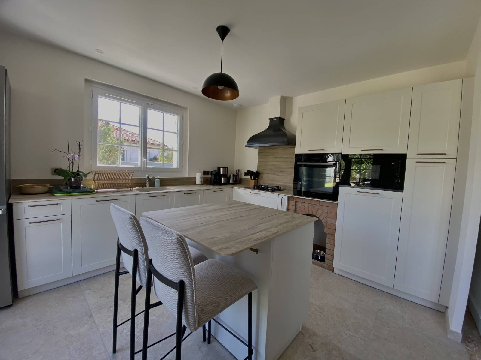 Cuisine avec coin repas sur Castillon la bataille