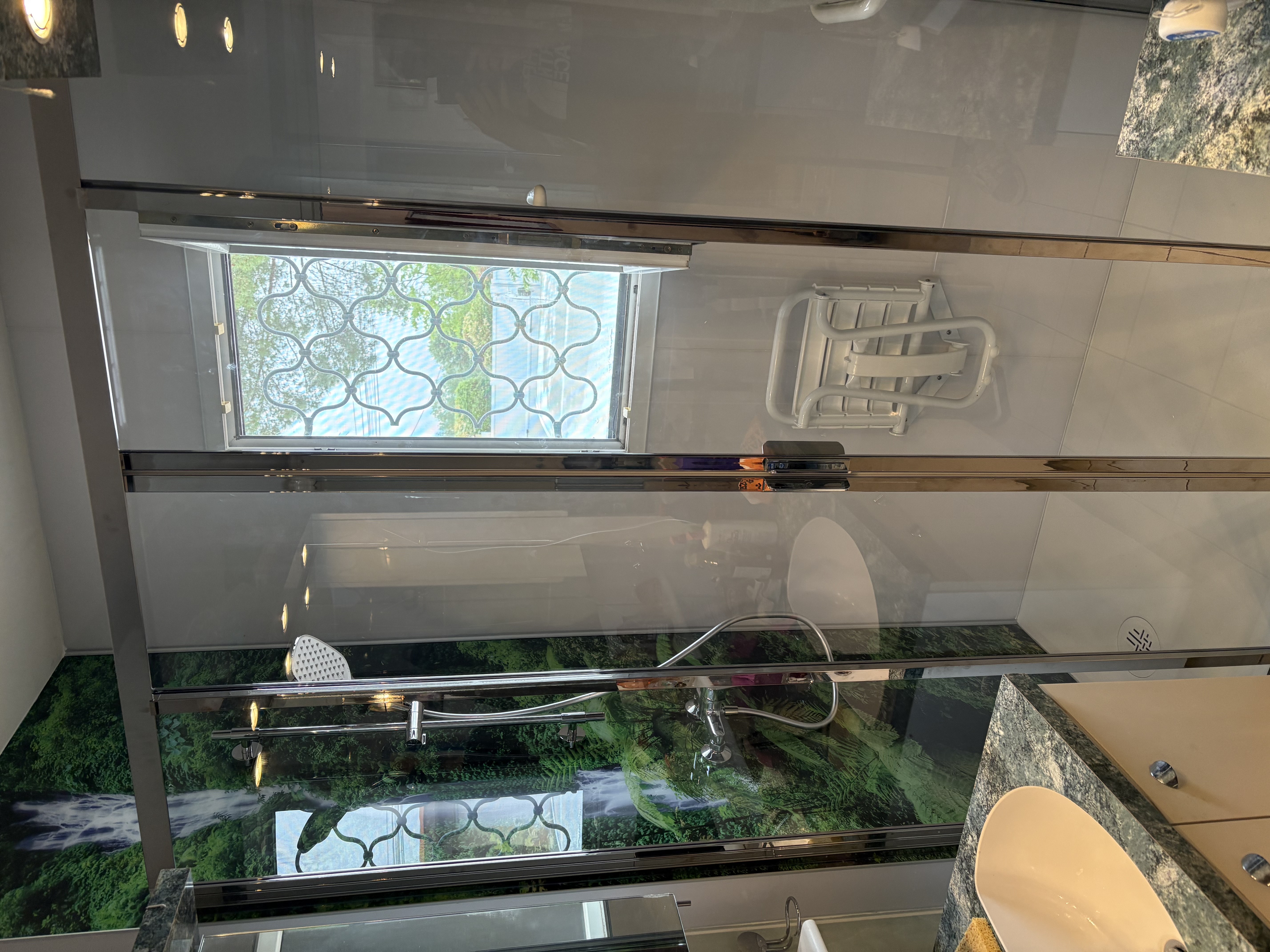 Panneau de recouvrement dans douche sur Chalais