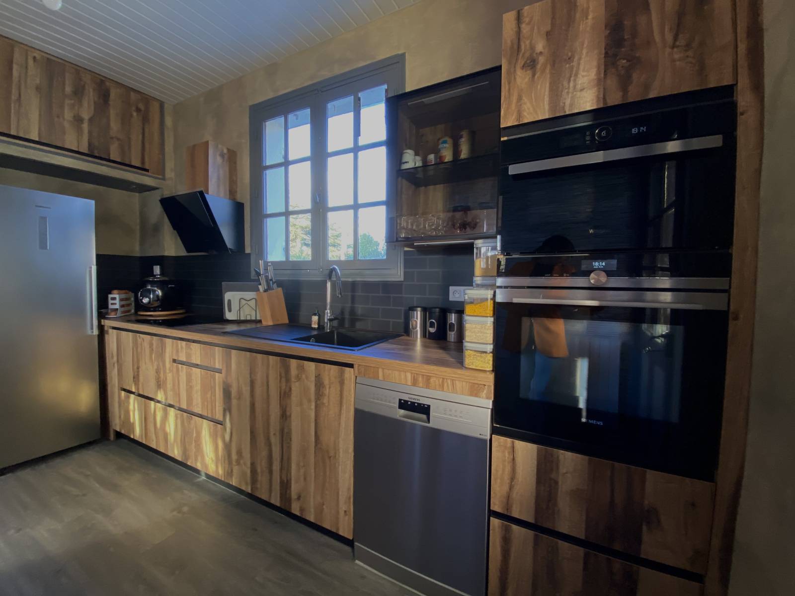 Cuisine noir et bois proche de bordeaux 