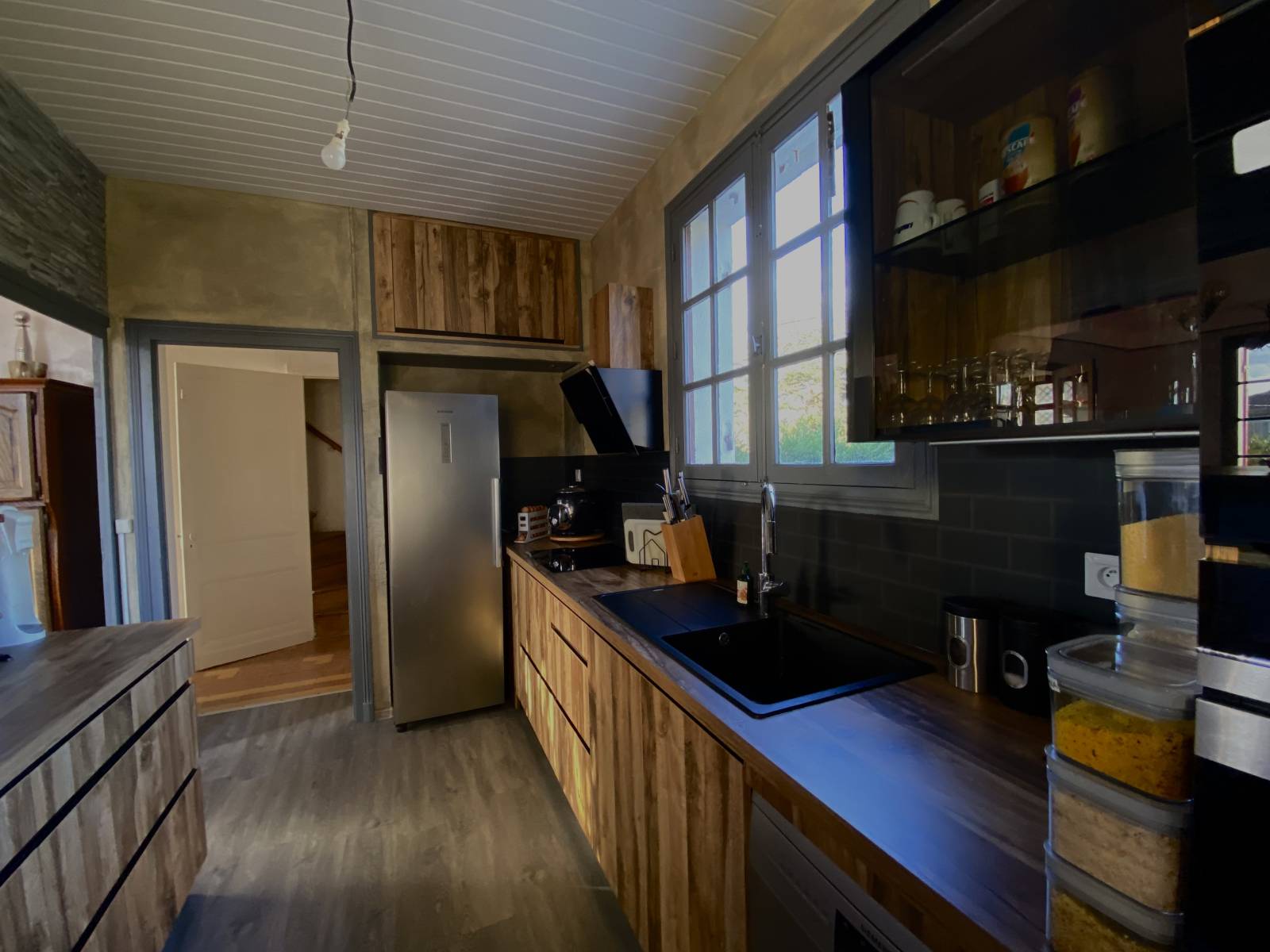 Cuisine industriel avec four en hauteur sur Abzac 