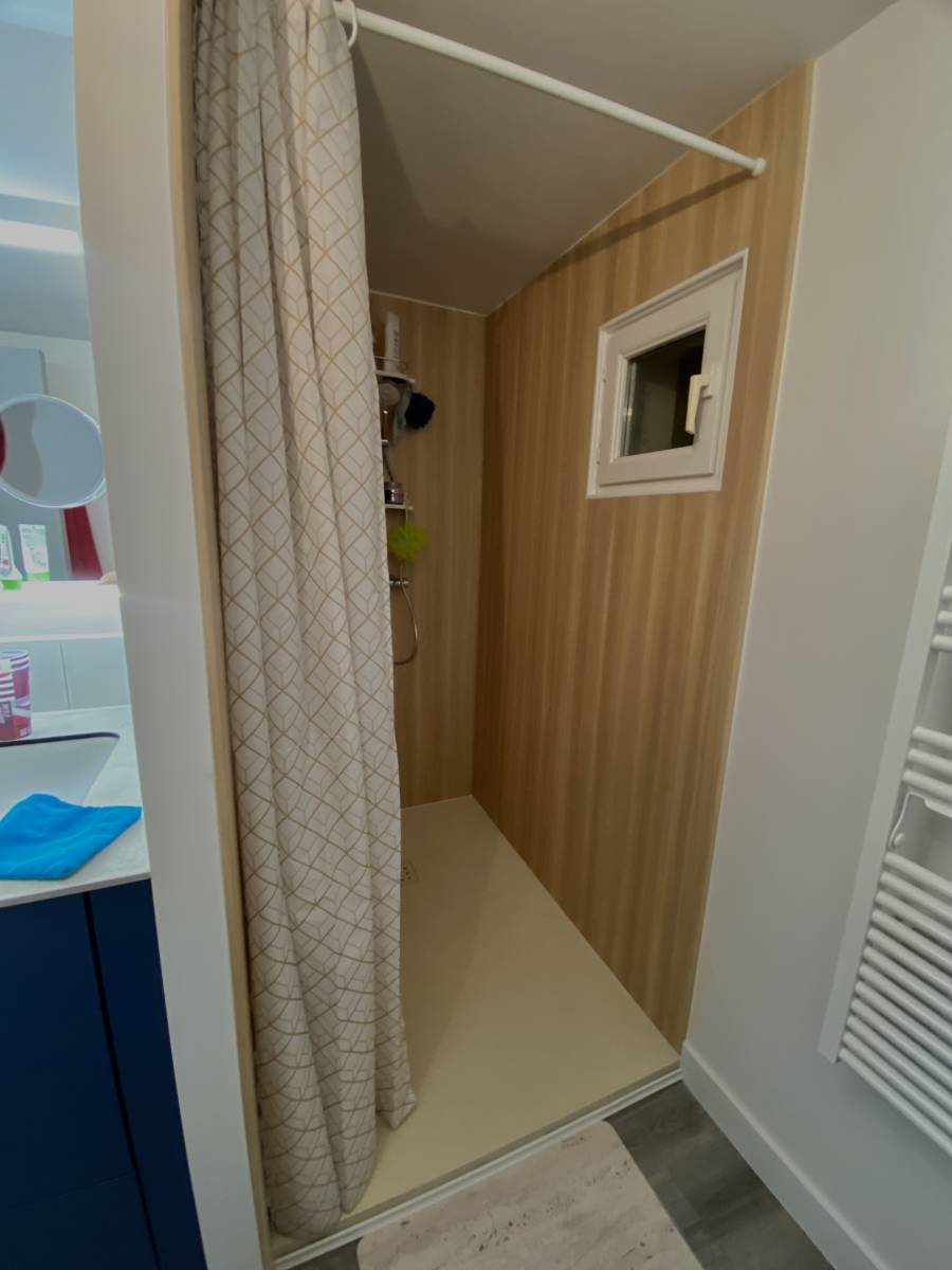 Recouvrir son carrelage de douche sur Coutras