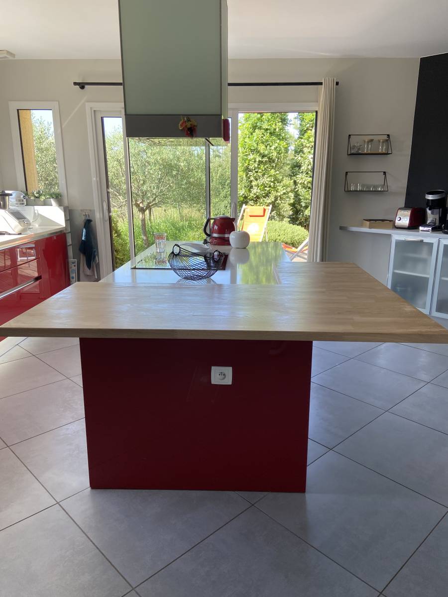 Créer un coin repas sur son ilot centrale en Chêne massif, sur Montpon (24)