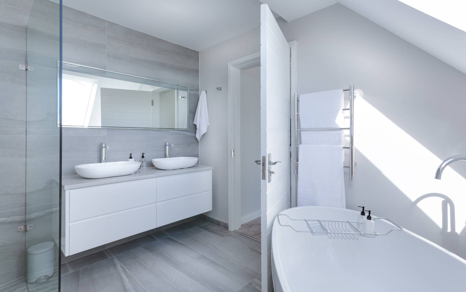 Création et rénovation totale de salle de bain à Libourne : Transformez votre espace avec Cuisines Combettes