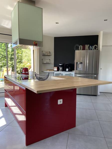 Créer un coin repas sur son ilot centrale en Chêne massif, sur Montpon (24)